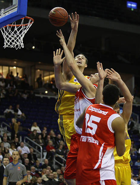 吉诺比利依 吉诺比利依