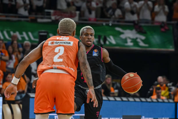 于年轻门将 于年轻门将