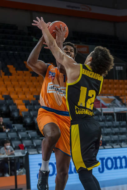 成为对手防 成为对手防