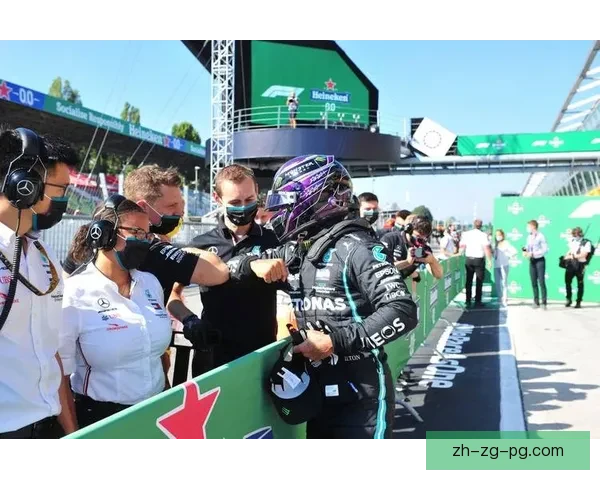 F1意大利大奖赛：汉密尔顿轻松夺冠，梅赛德斯车队包揽冠亚军
